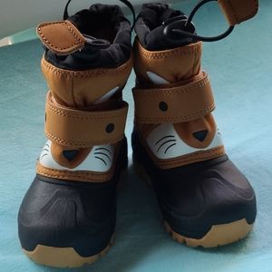 Adorable fox toddler snow boots